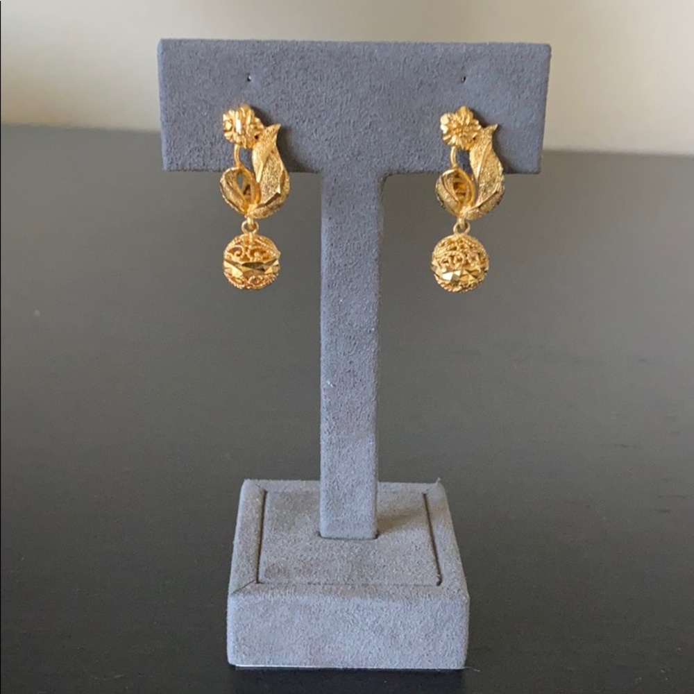 Gold earrings